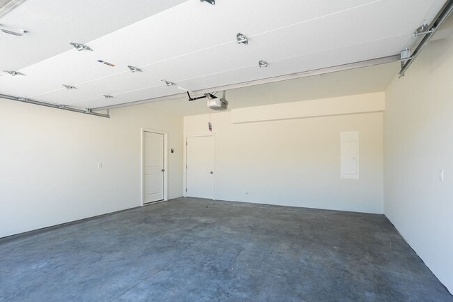 Building Photo - 4919-4921 Silver Mill Dr. Unit 4921 Silver Mill Dr.