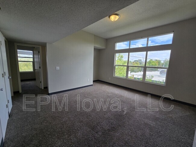 Photo - 60 Miller Ave SW