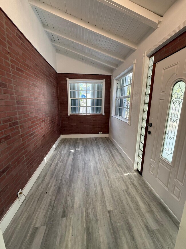 Photo - 913 NW 46th St