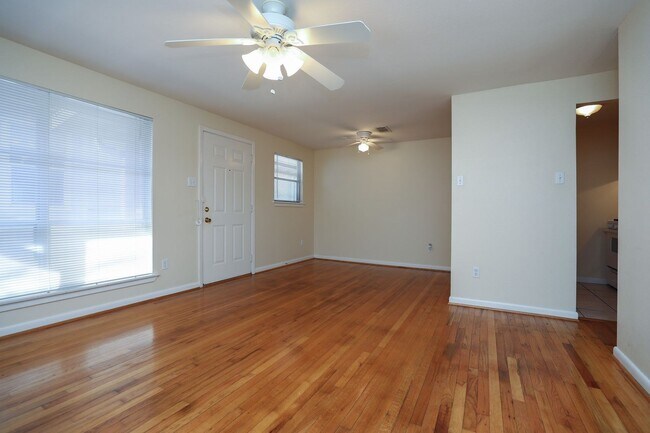 Photo - 1620 Hawthorne St Unit True