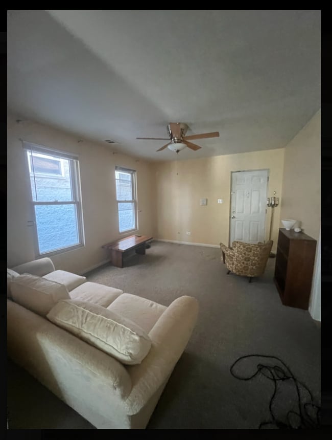 Building Photo - 821 N Hermitage Ave Unit #  02R