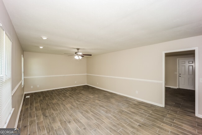 Photo - 185 Hyde Cir
