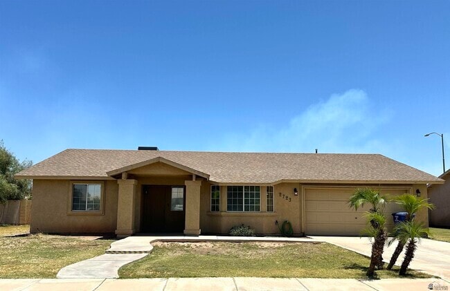 Building Photo - 2723 S 31st Dr Rental