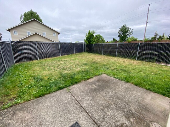 Photo - large 3 Bedroom 2.5 Bath Springfield duplex Unit 4174 Glacier view