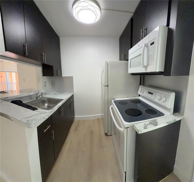 Building Photo - 7155 Miami Lakes Dr Unit P7