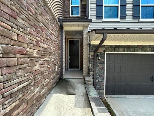 Photo - 735 Lampwick Ln