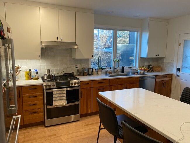 Eat-in Kitchen - 1108 S Busey Ave Unit 1