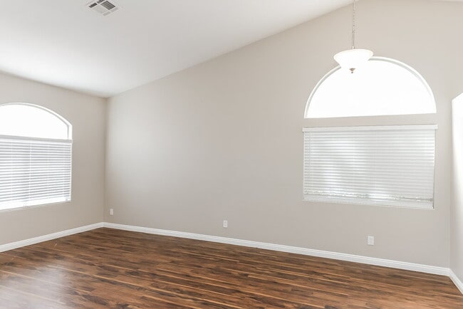 Photo - 828 Dulce Fountain Way