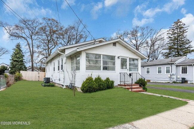 Photo - 1232 Pine Tree Way