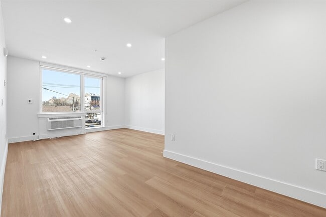 Photo - 337 Johnston Ave Unidad 305