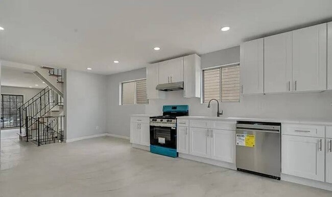 Building Photo - 25 Geyser Dr