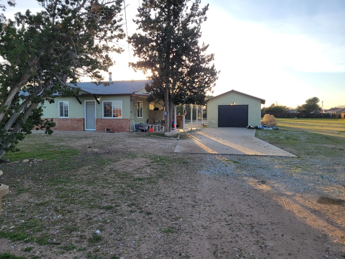 Photo - 9898 Hawthorne Ave