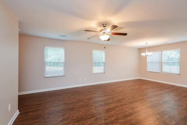 Photo - 255 Eagles Pkwy