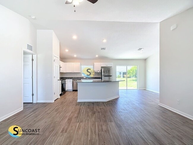 Photo - 22 Tropicana Parkway W