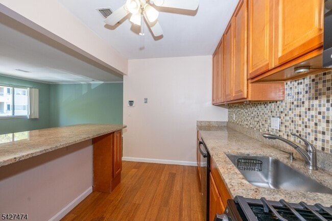 Photo - 50 W Lindsley Rd