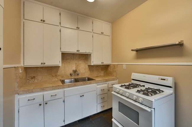 Photo - Charming Midtown 1-Bedroom Apartment with ...