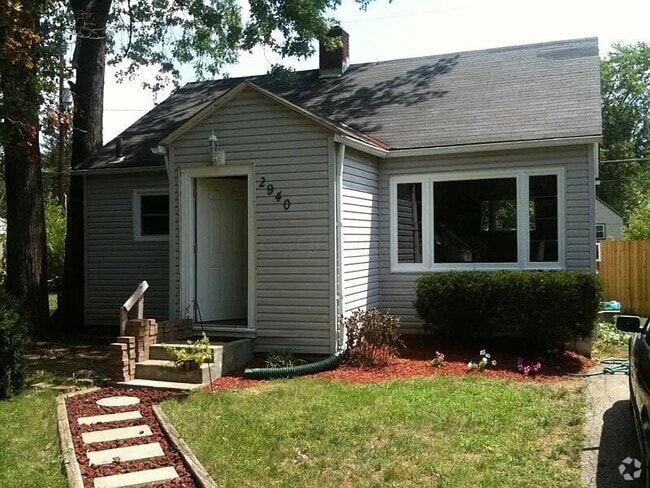 Building Photo - 2940 Hiawatha St Rental