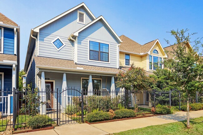 Photo - 213 W 26th St