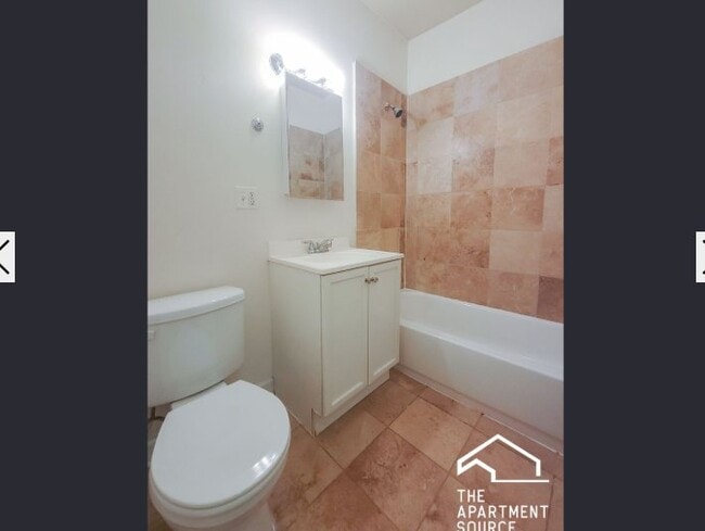 Photo - 3916 N Pine Grove Ave Unidad 1F