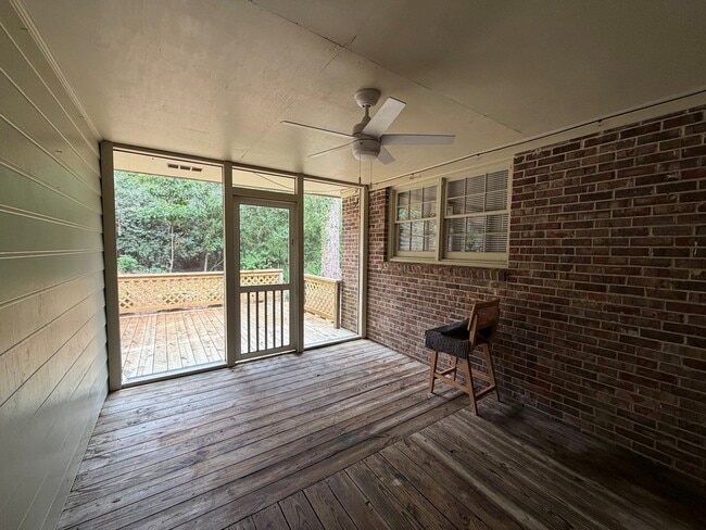 Photo - 535 Godfrey Ln