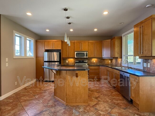 Building Photo - 1495 Kloppenburg Rd