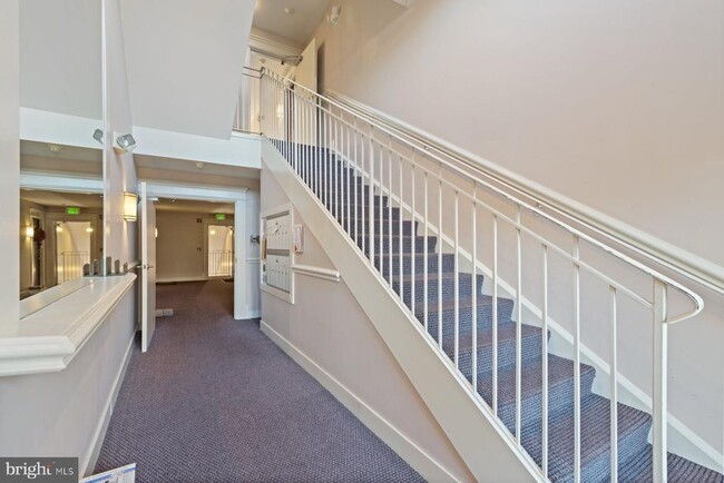 Building Photo - 8901 Stone Creek Pl Unit T-3