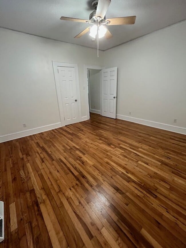 Photo - Newly-RENOVATED 2/1 House in a prime location!