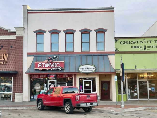 Building Photo - 105 W Hickory St Unit A