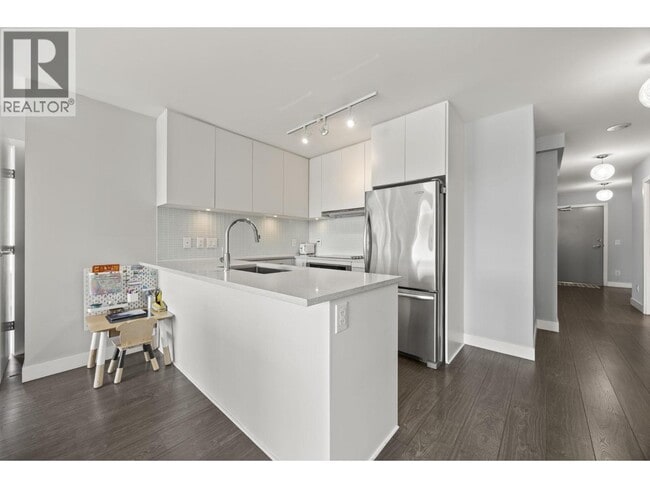 Photo - 668 Columbia St Unit 1011