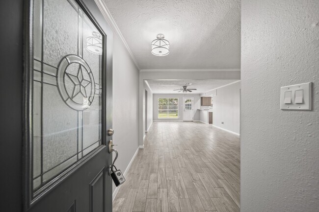 Photo - 5013 Camden Ln