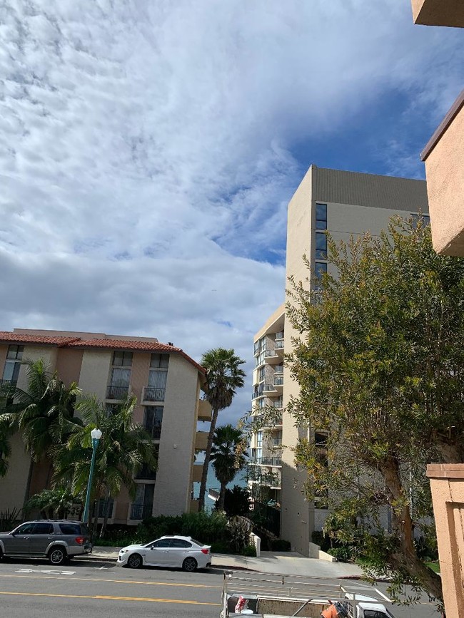 View from front of building - 508 Esplanade Unit B