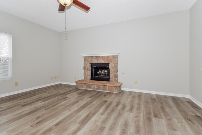 Photo - 2104 Bridlewood Dr