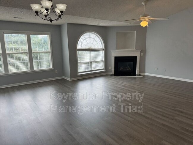 Photo - 6109 Hedgecock Cir