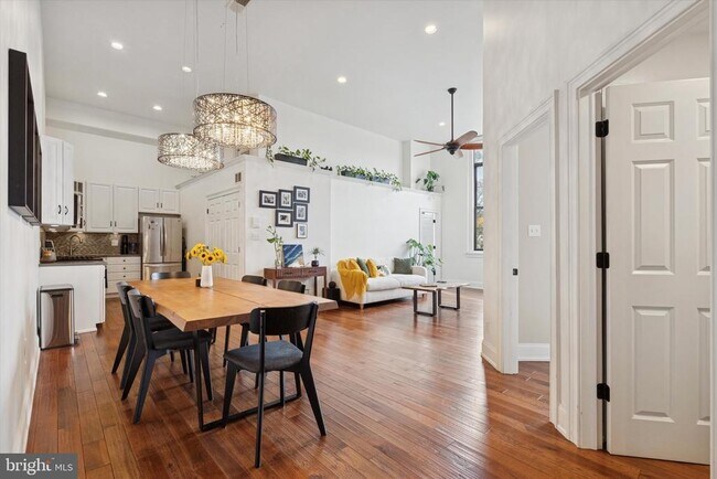 Building Photo - 246 Fitzwater St Unit 10