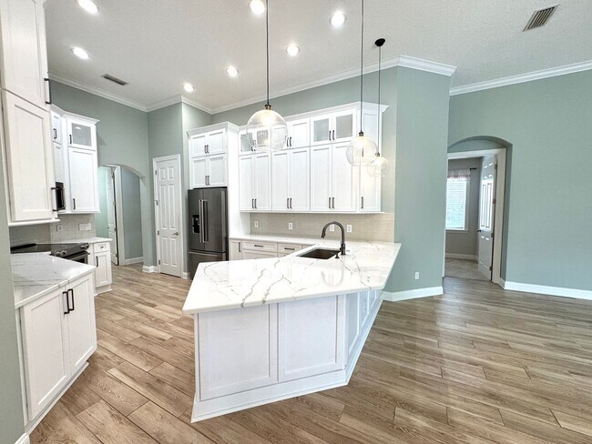 Photo - 642 Port Charlotte Dr