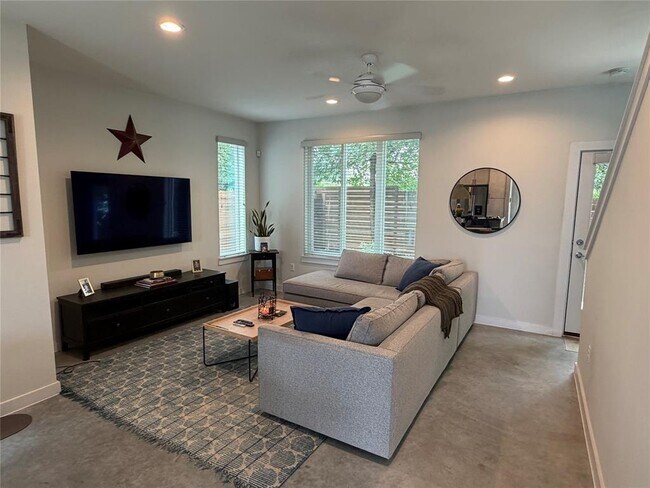 Photo - 3612 Clary Wy