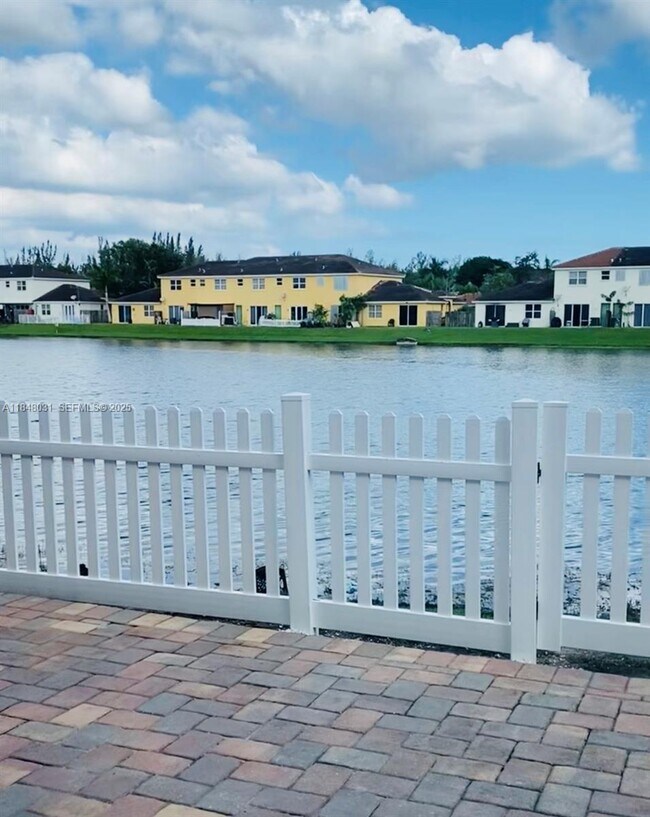 Photo - 949 NE 42nd Ave