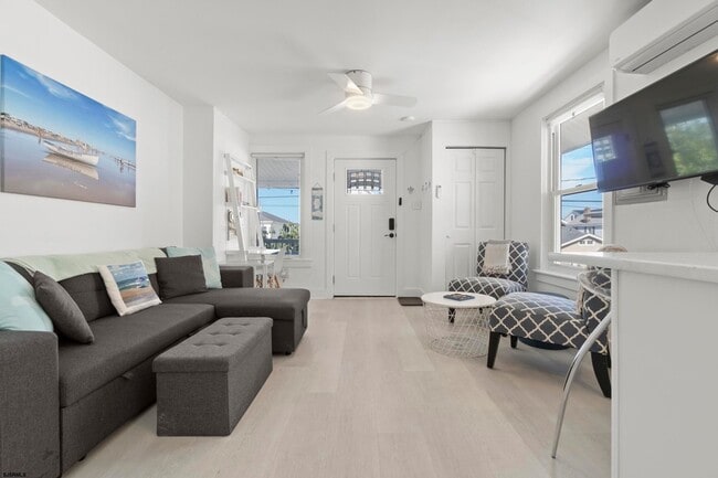 Photo - 118 N Rosborough Ave