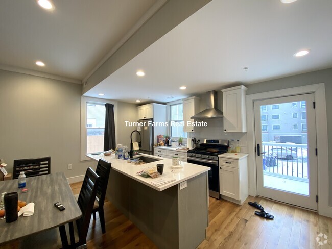 Building Photo - 201 Boylston St Unit 1 Rental