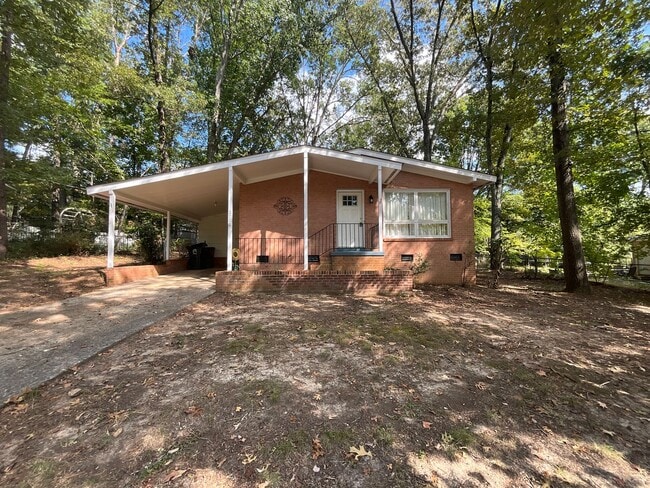 Building Photo - North Central Greensboro location, 3/2 bri... Rental