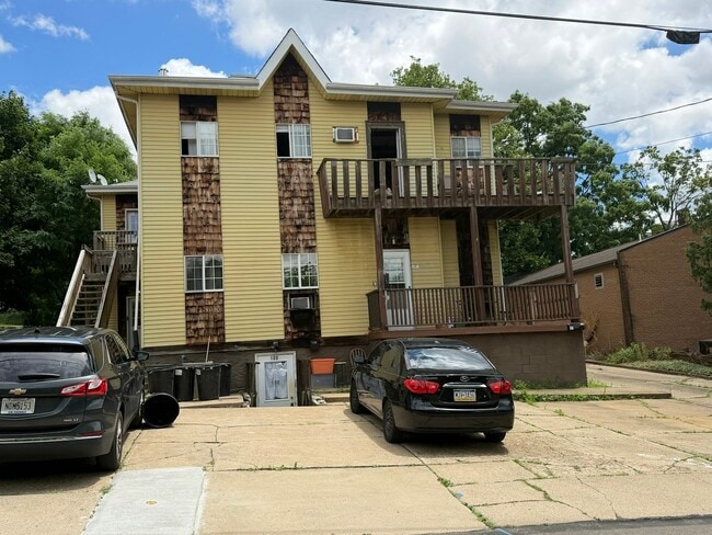 Building Photo - 11 Station St Unit 100