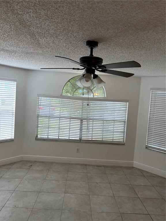 Photo - 2717 N Poinciana Blvd Unidad 169