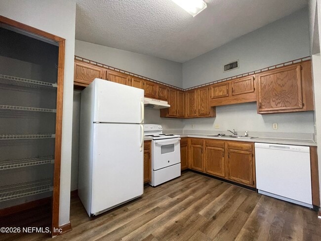 Photo - 13326 Currituck Dr N