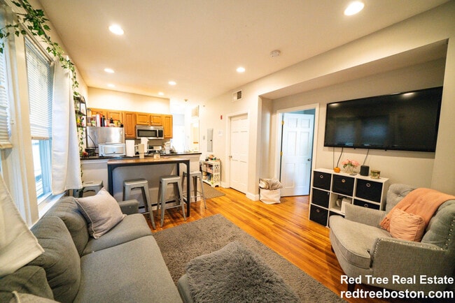 Building Photo - 3 Alleghany St Unit 2