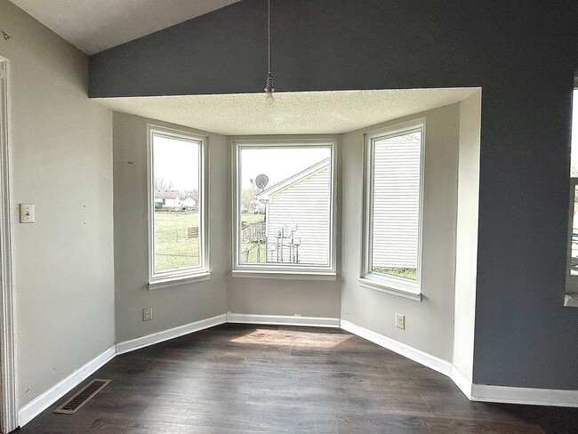 Photo - 3 Bedroom 2 Bathroom Home!