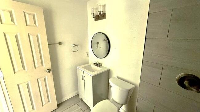 Photo - 1307 Wroxton Way