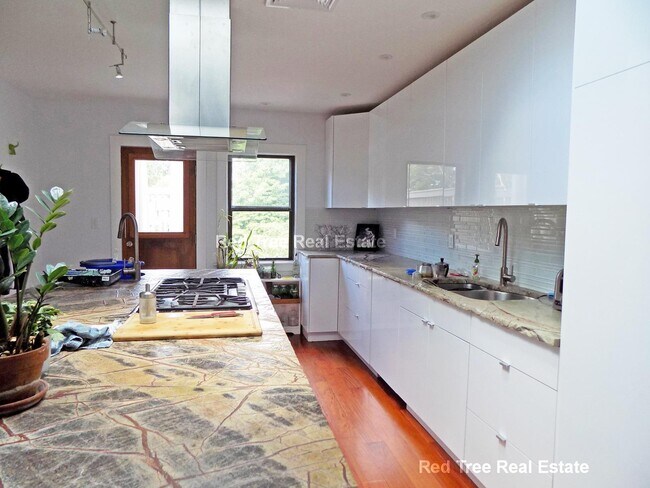 Photo - 157 Babcock St Unit 3