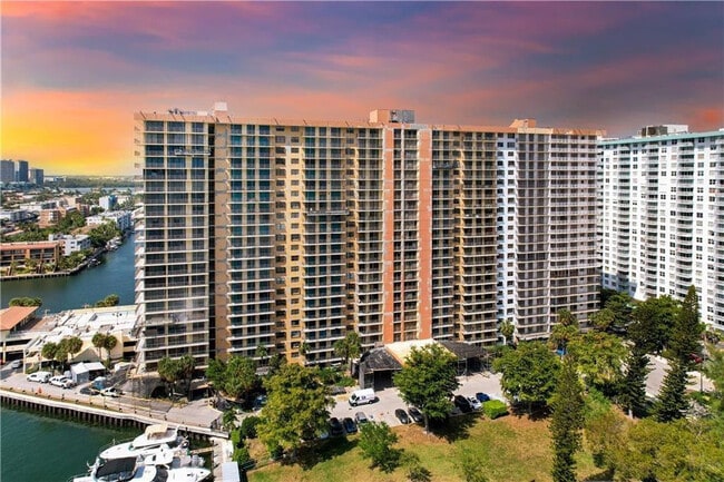 Photo - 290 174th St St Unit 1401