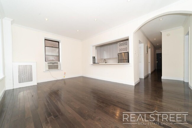 Huge Renovated 3 Bed 2 Bath Classic 6 in B... - Huge Renovated 3 Bed 2 Bath Classic 6 in B... Apartment Unit 4H
