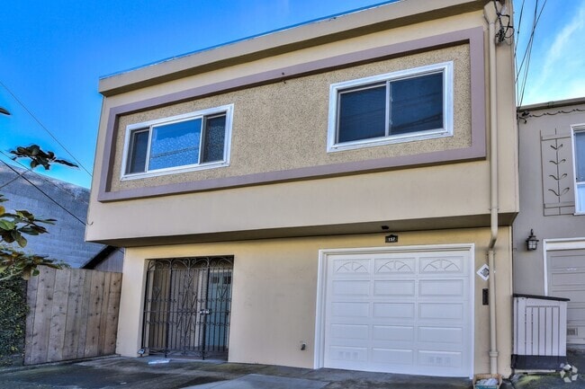 Building Photo - Light filled home+ Pet Friendly + Deck+ Lo...